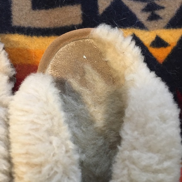 Chestnut Ugg slippers. - Picture 4 of 5